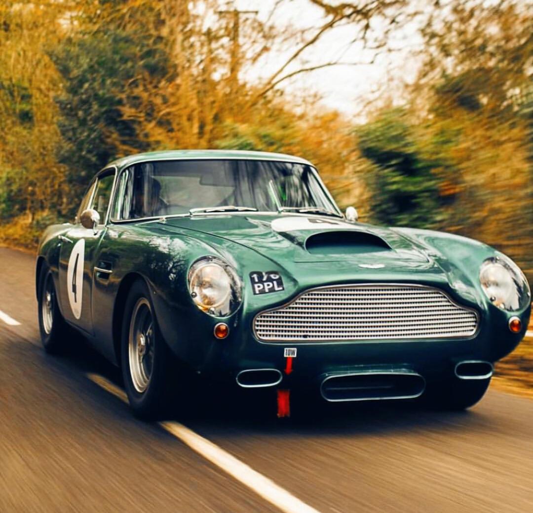 爱游戏tv-迈凯伦完胜阿斯顿马丁，皮亚斯特里惊艳四座