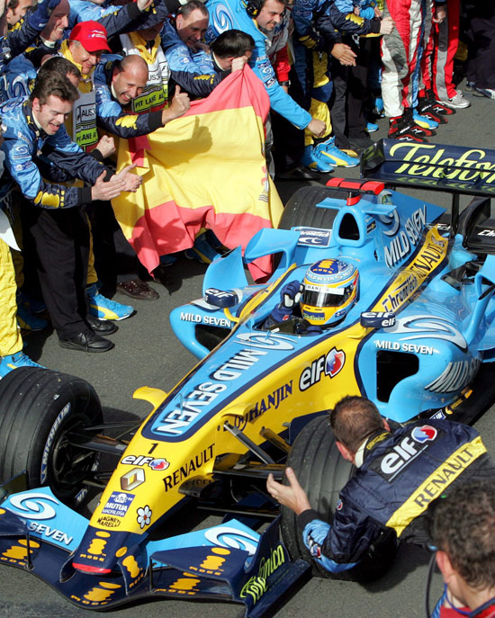 爱游戏APP-梅赛德斯绝杀雷诺车队，阿隆索惊艳四座