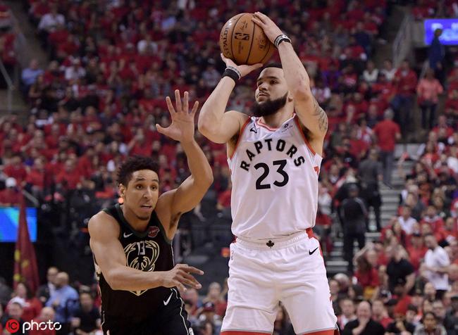 爱游戏tv-雄鹿险胜广东队,范弗利特刷新纪录