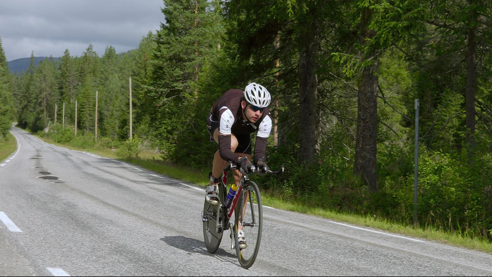 爱游戏官方入口-莫兰特爆发撕裂防线，掘金决胜局窒息绞杀带走黄蜂